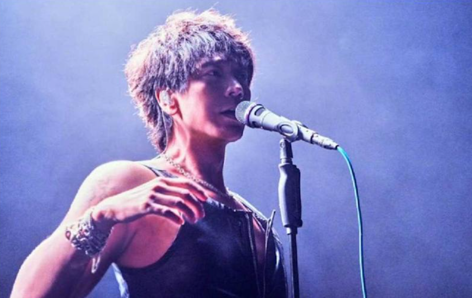 信連飆3次《死了都要愛》高音都破音。（圖／翻攝蘇見信微博）